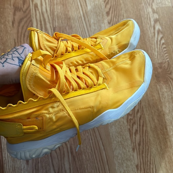 Size 12 jump man orange sneakers - Picture 3 of 3